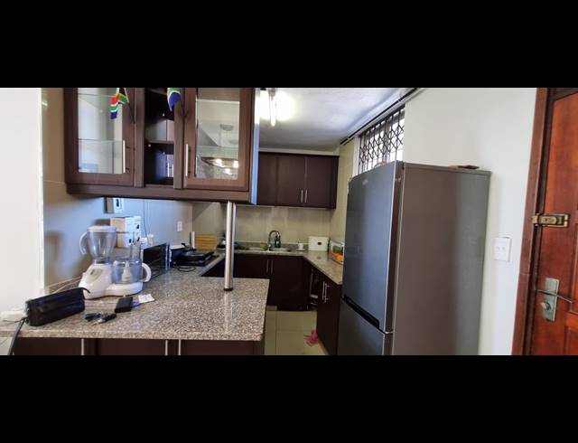 2 BEDROOM FLAT TO LET IN ESSENWOOD